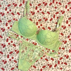 PINK Wink push-up bra and panty set!